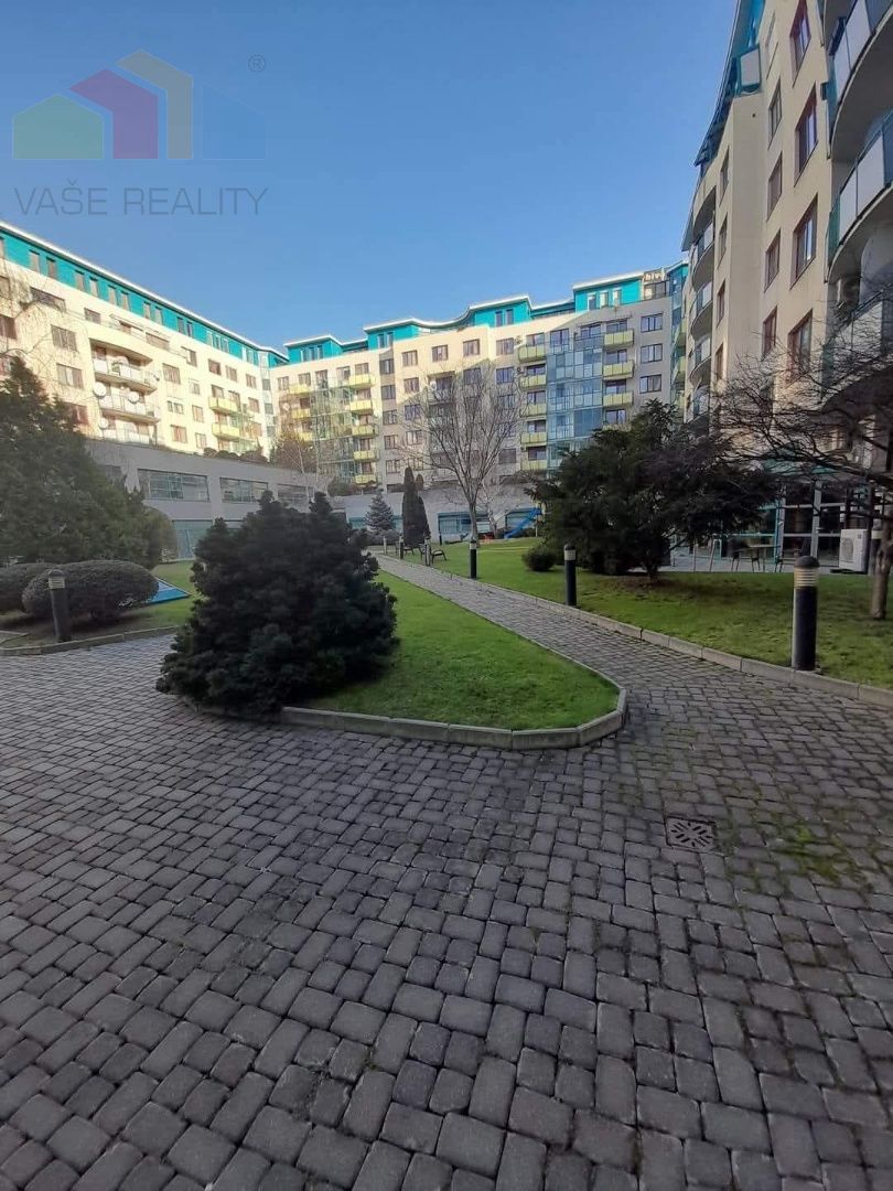 Na predaj obchodný priestor v polyfunkčnej budove, Vajnorská - 3