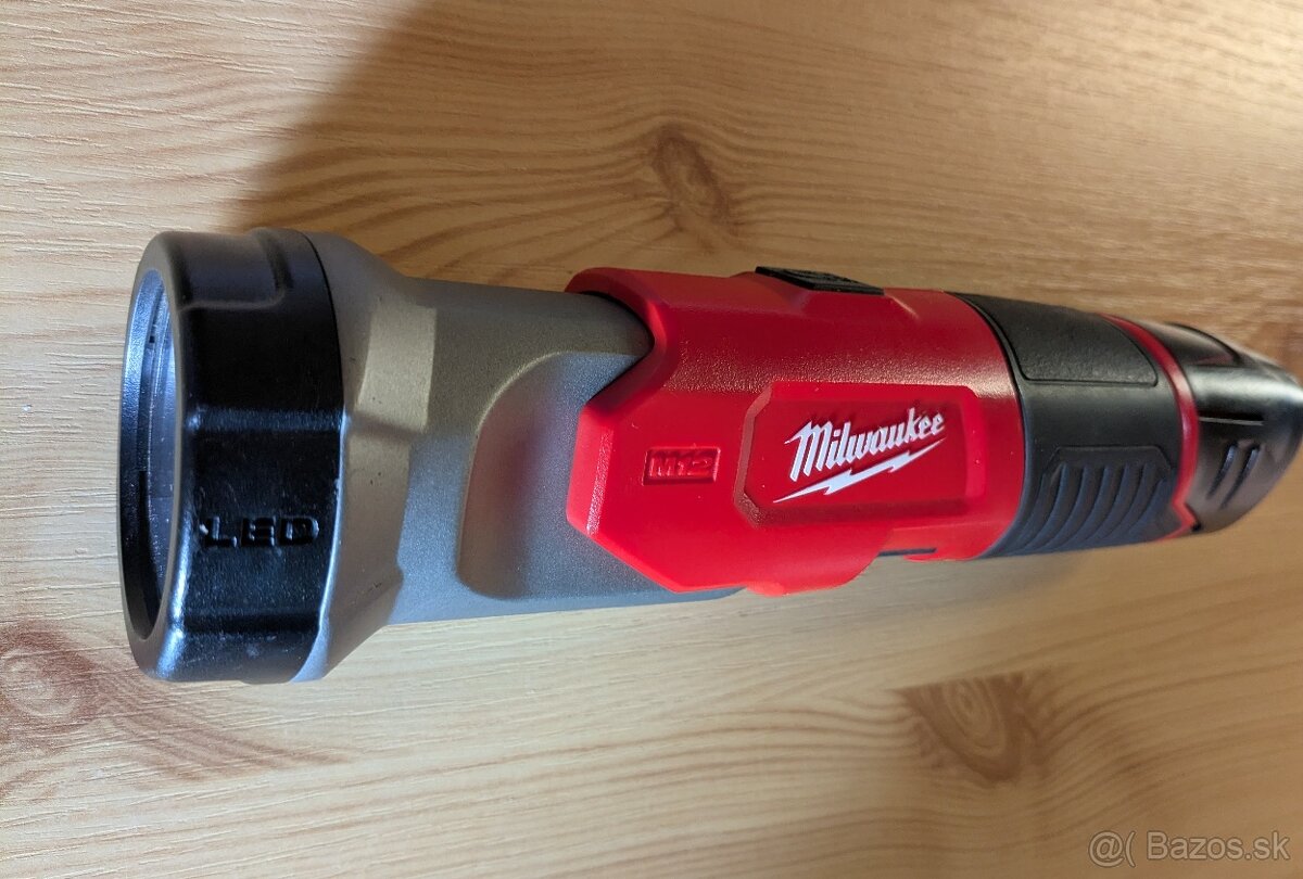MILWAUKEE Univerzálna ohybná lampa + M12 - 2ah aku. - 3