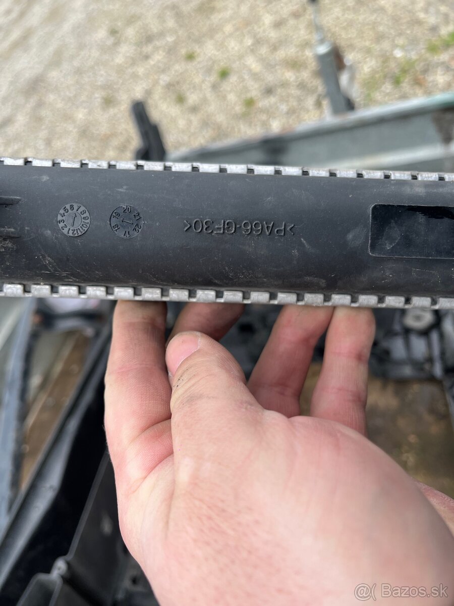 Chladič vody passat b6 3.2 v6 - 3