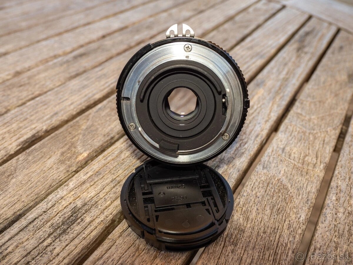 Nikon Nikkor 28mm 3.5 - Top stav - 3