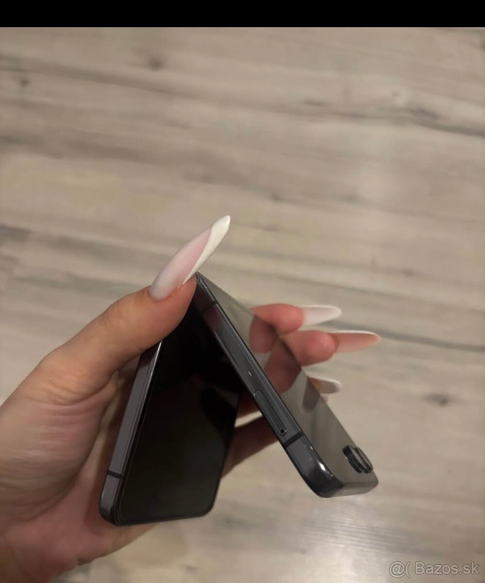 Samsung Galaxy Z Flip5 - 3