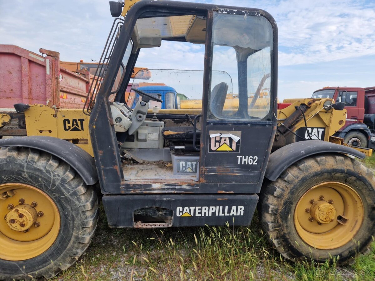 nakladač Caterpillar TH62 - 3