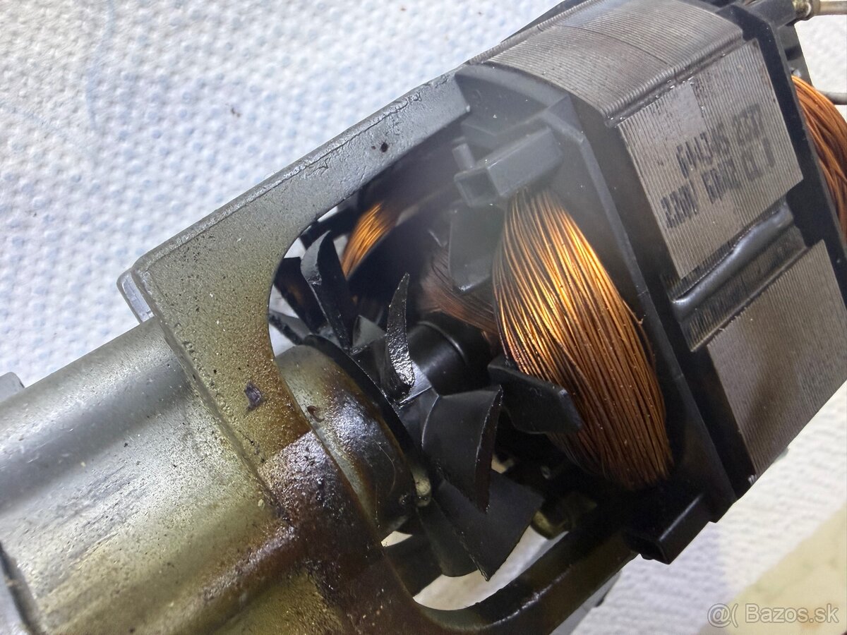 Elektromotor z mixéra - 3