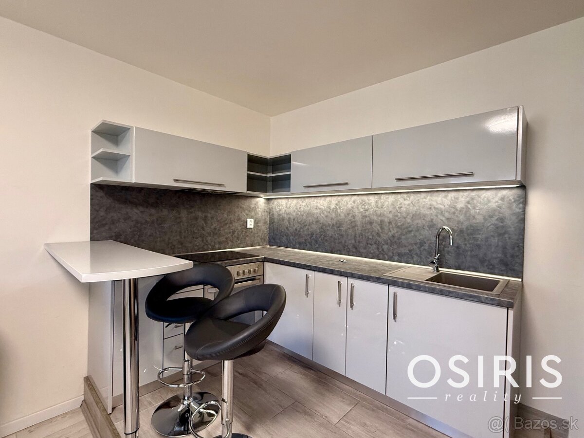 Pekný 2 izbový byt s veľkou zasklenou loggiou - 3