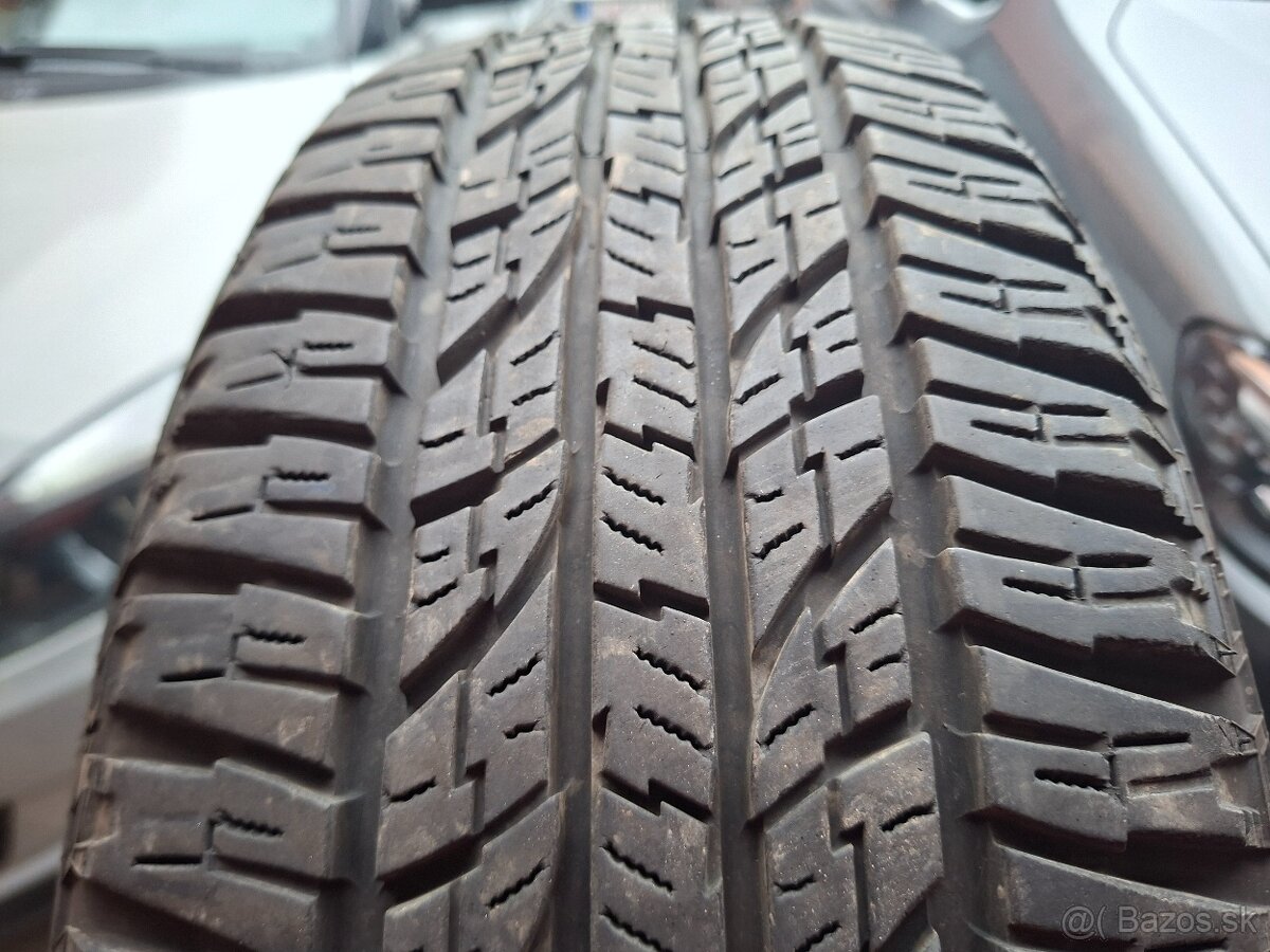 Predám zimné pneu.Yokohama Geolander A/T G015--215/65/16-98H - 3
