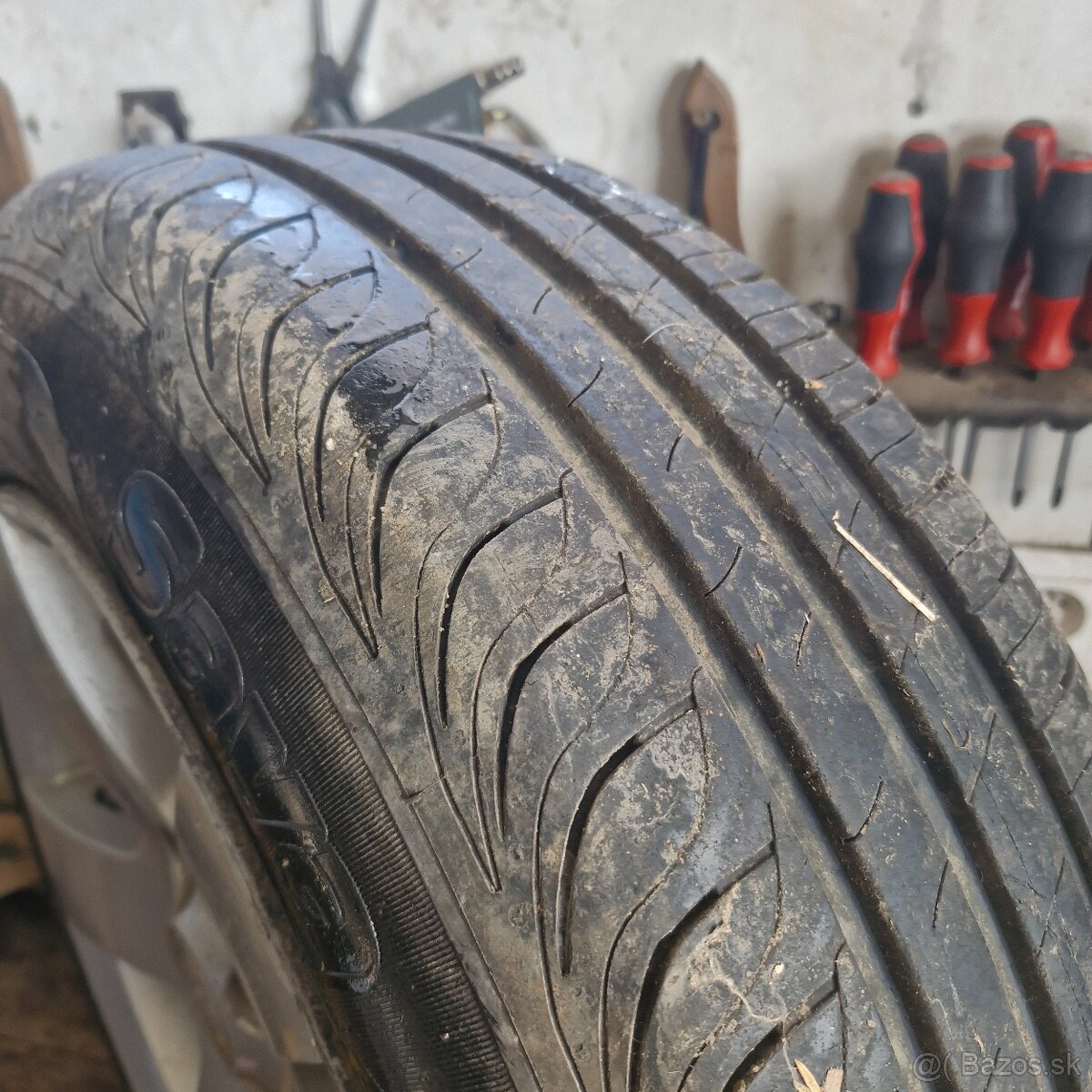 Predám komplet pneumatiky s diskami 185/65R15 - 3