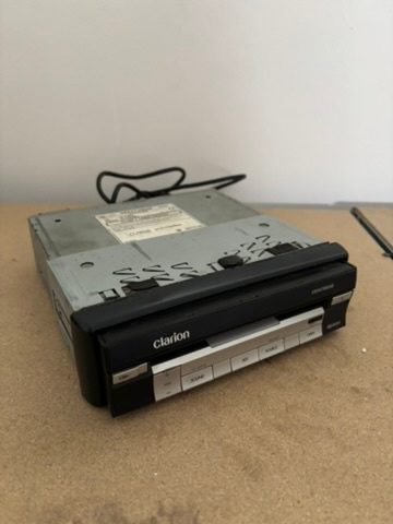 2DIN rádio Clarion - 3