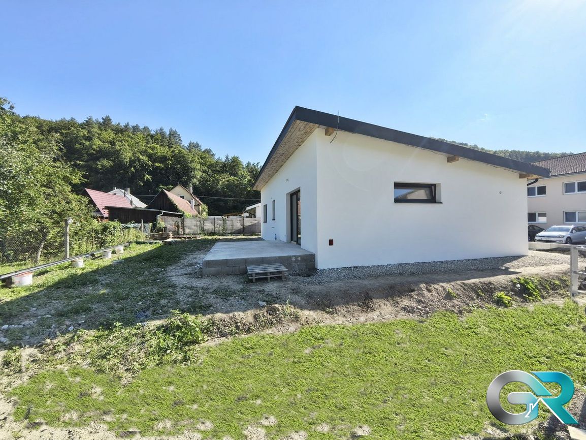 REZERVOVANÉ Novostavba Rodinného domu v obci Košecké Podhra - 3