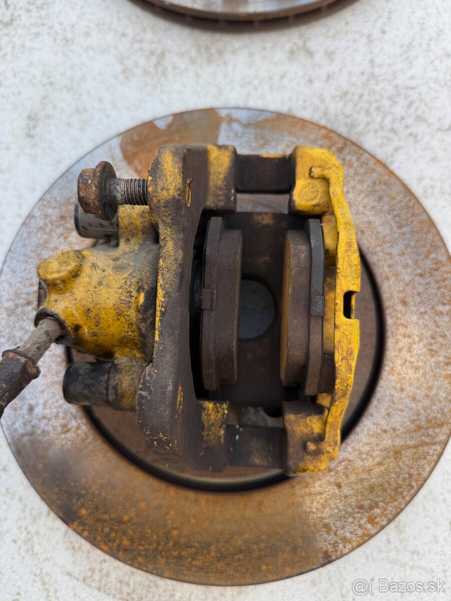 BMW E46 330i brzdy zadne - 3