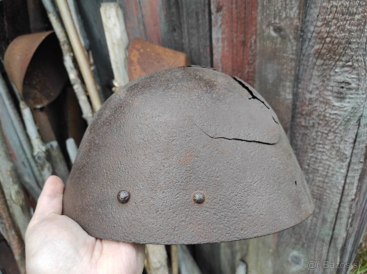 Prilba vz.32 hríbik - 3