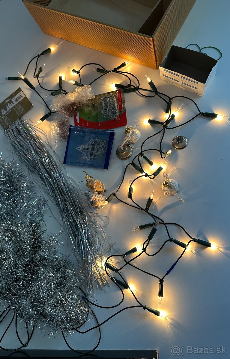 Vianočná výzdoba – svetielka, ozdoby, reťaze, háčiky za 3EUR - 3