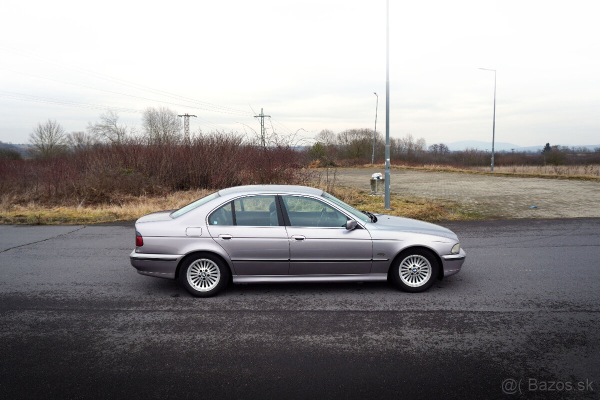 BMW E39 528i Sedan Manuál - 3