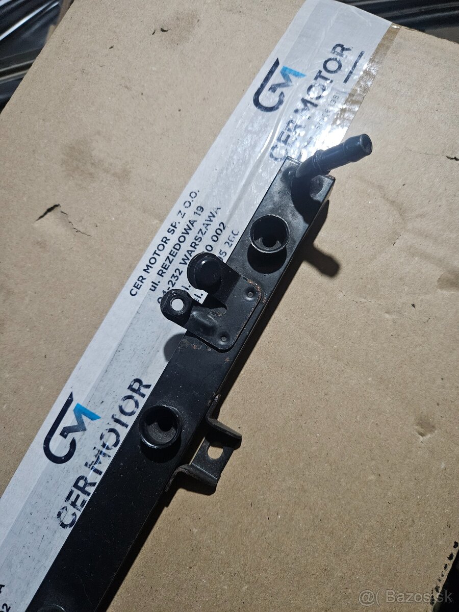 Palivová rampa m50b25 - 3