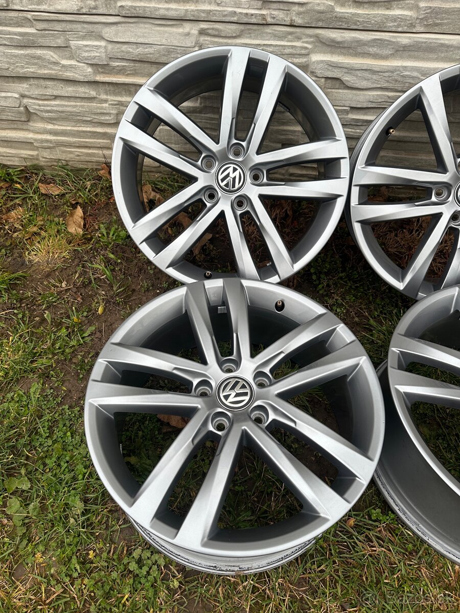 R-line Volkswagen Salvador R18 originál - 3