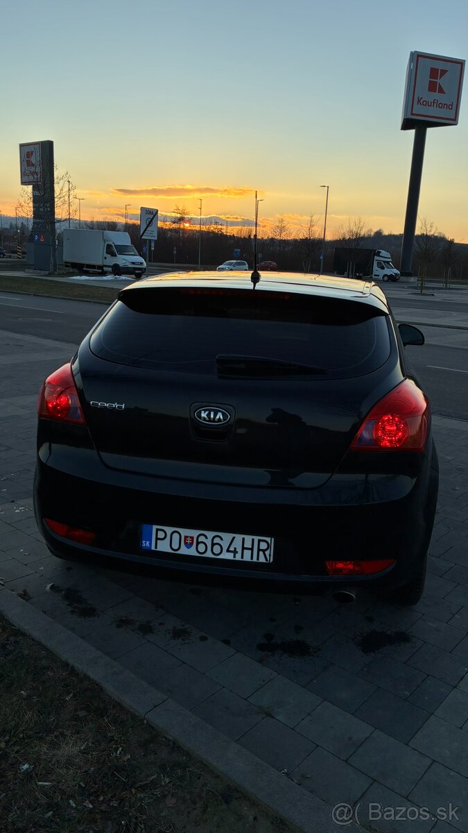 KIA ProCeed 2009 77kw Čierna metalíza - 3