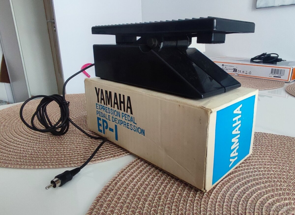 Predám expression volume pedál Yamaha EP-1 - 3