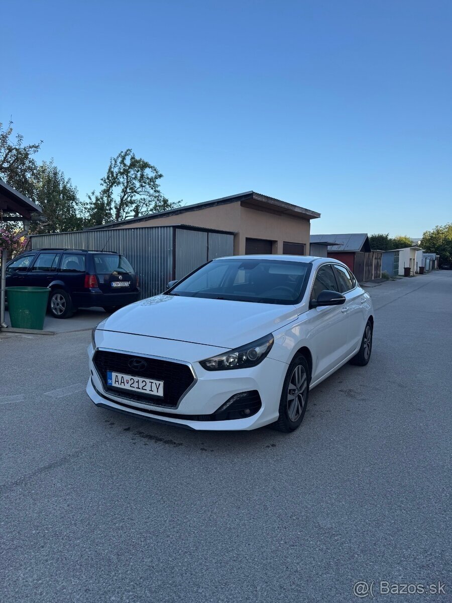 HYUNDAI i30 - Fastback 1,6 CRDi (2019) - 3
