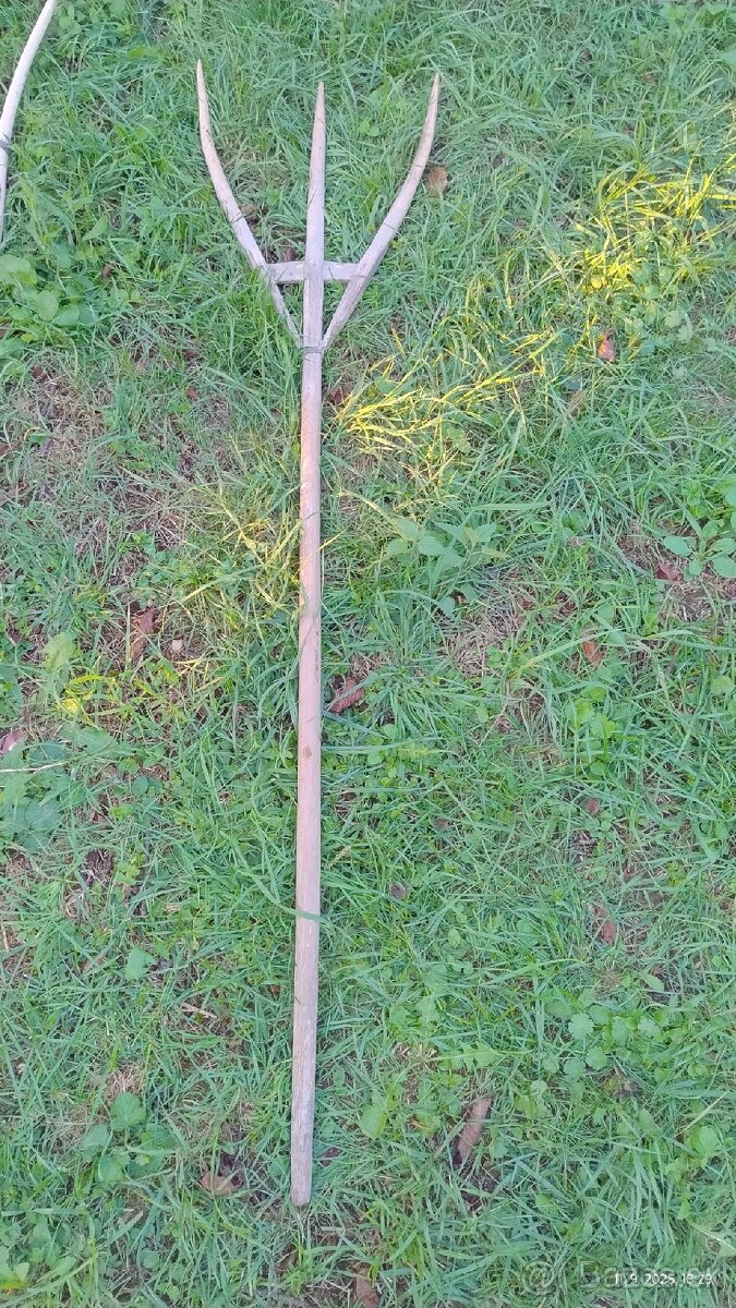 Starožitné gazdovské náradie hrable vidly koryto ule - 3