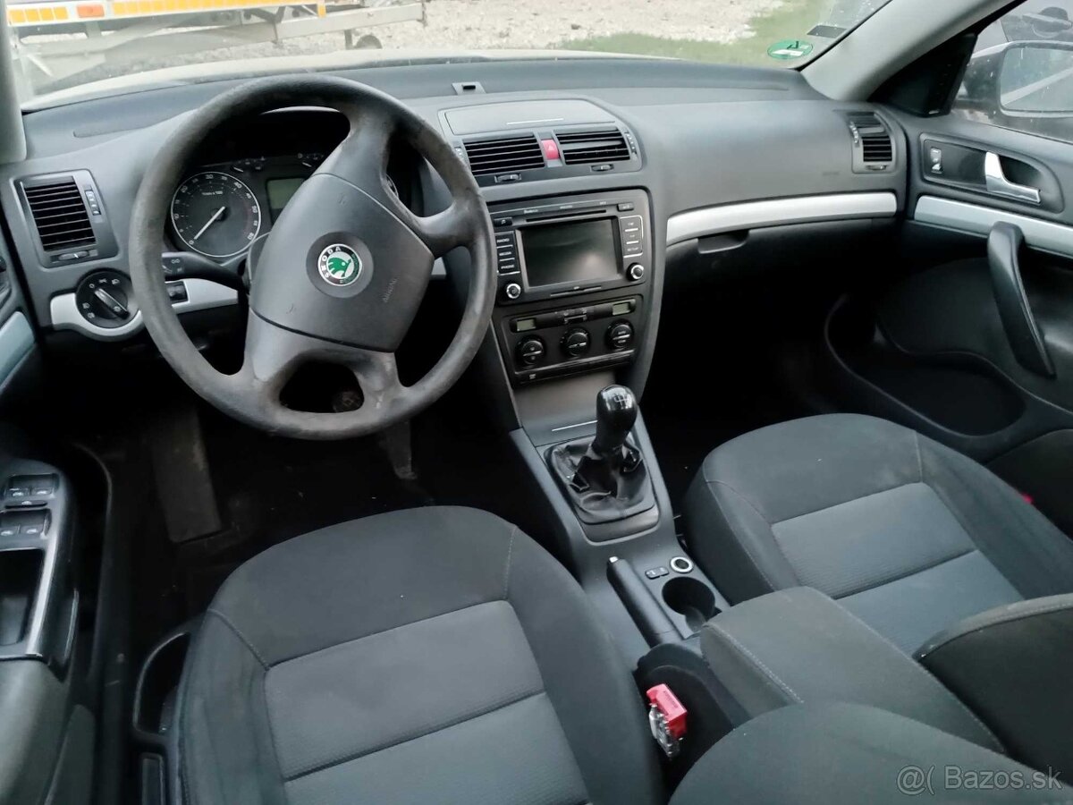 šKODA OCTAVIA COMBI 2 TDI - rozpredám - 3