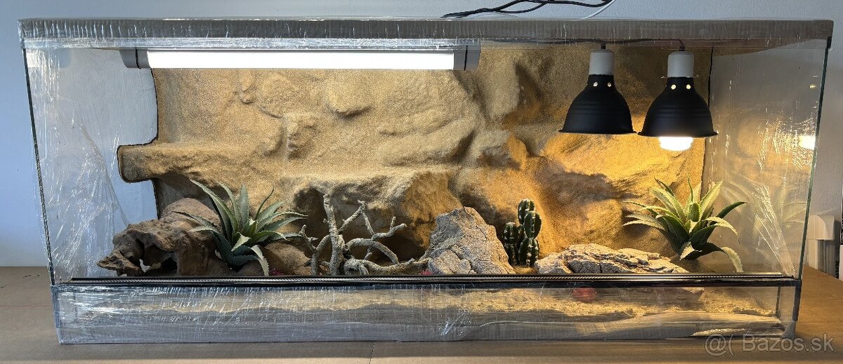 Terárium 120x50x50 s 3D stenou - 3
