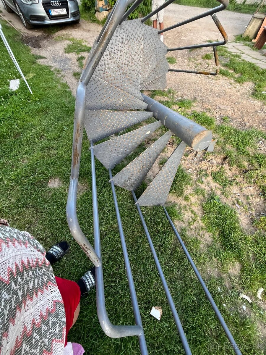 Predám točité schody – výška 210 cm - 3