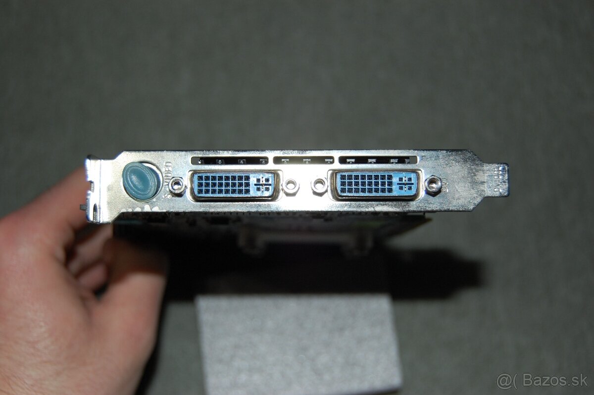 Grafická karta GIGABYTE - 3