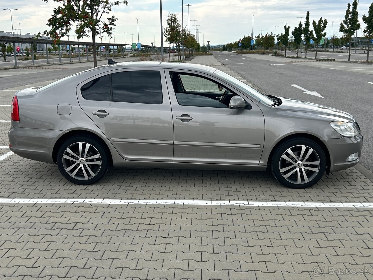 Škoda Octavia II 1.6 TDI DSG ELEGANCE - 3