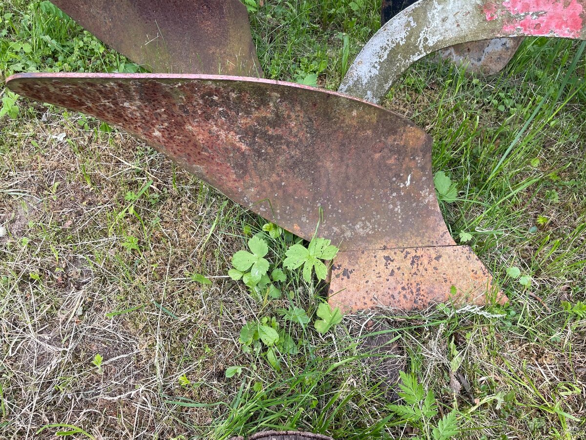 Predám trojpluh za traktor - 3