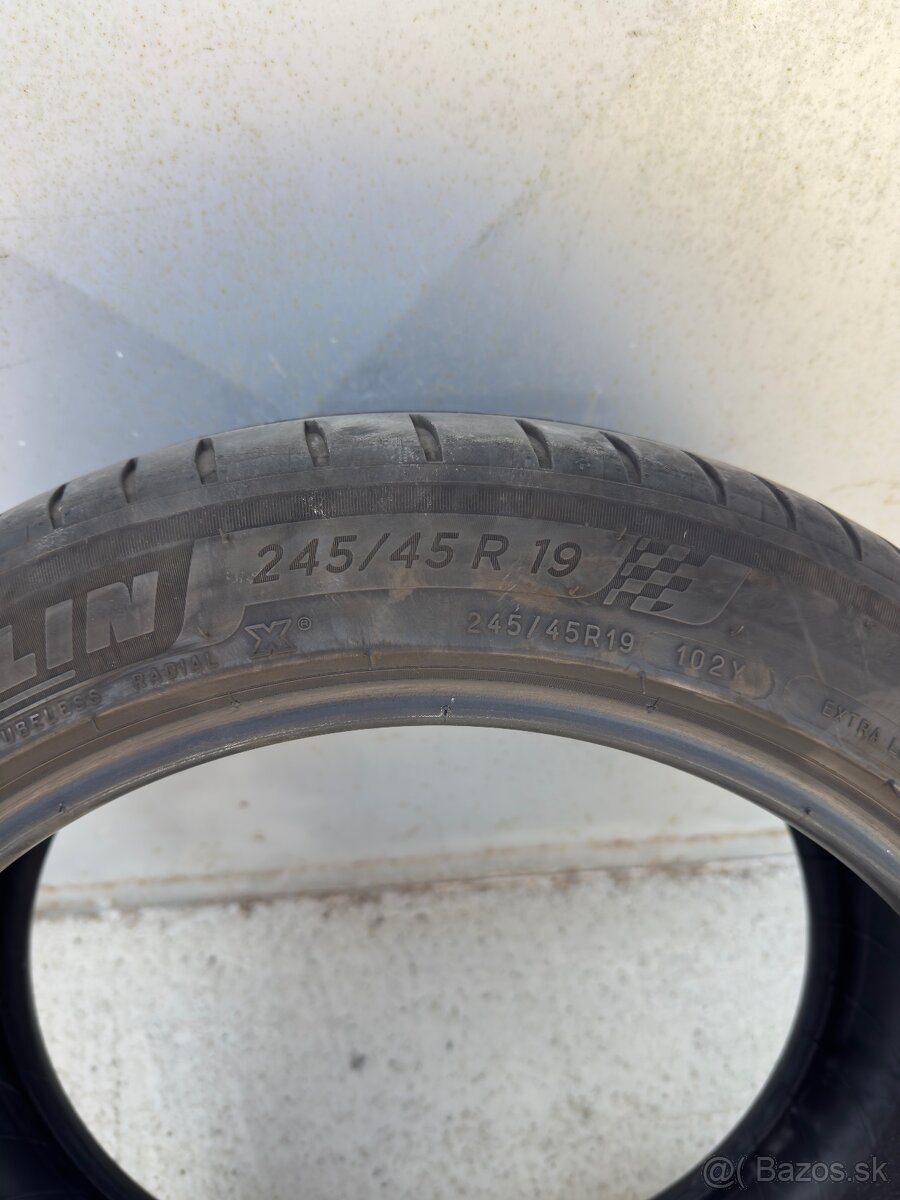 Michelin Pilot Sport 4 245/45 r19 - 3