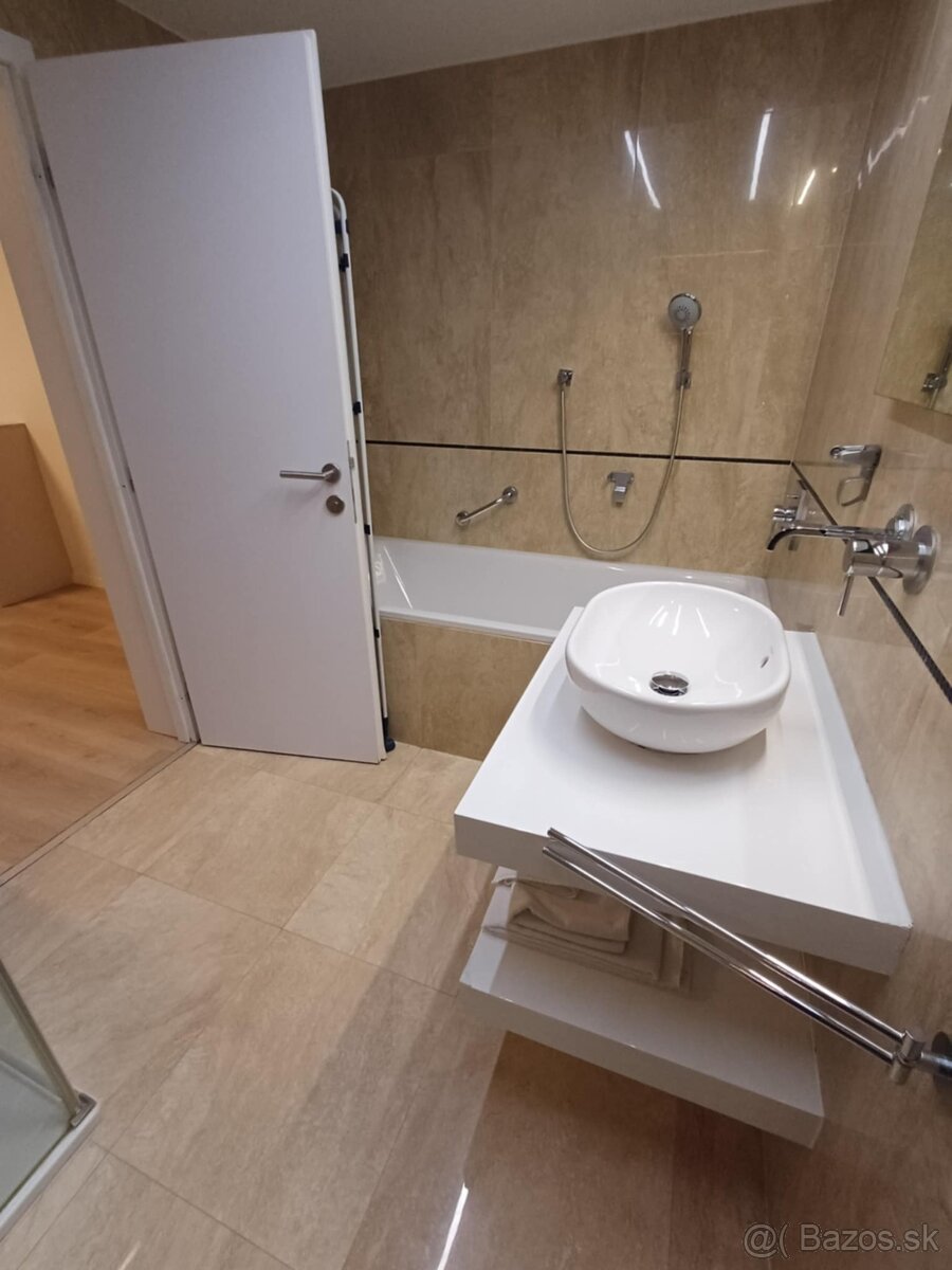 Ponúkam na prenájom väčší 2 izb. byt, Bajkalská, BA Ružinov - 3