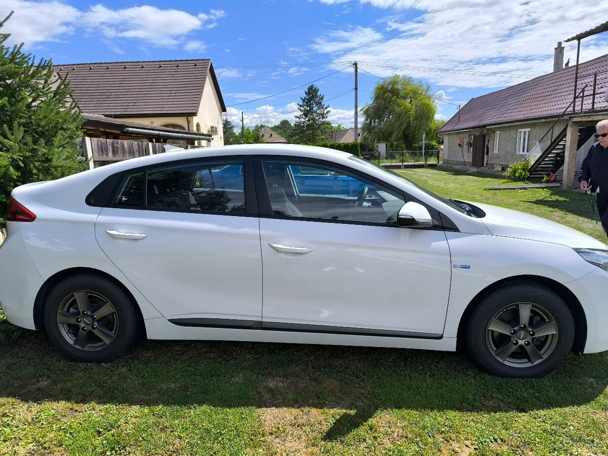 Hyundai IONIQ hybrid - 3