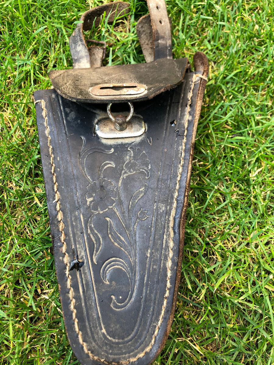 starožitná kožená kapsička - 3