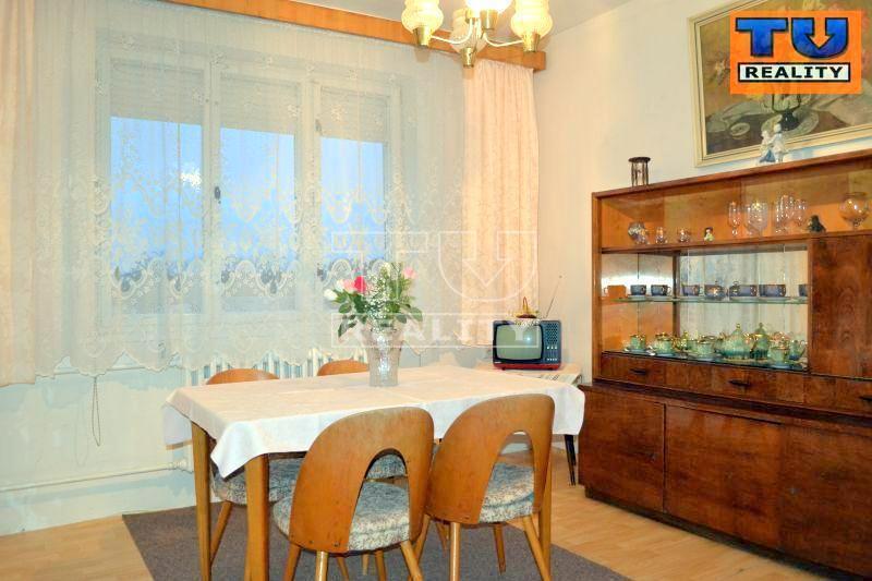 Na predaj veľký viacgeneračný rodinný dom /500 m²/ v... - View 3