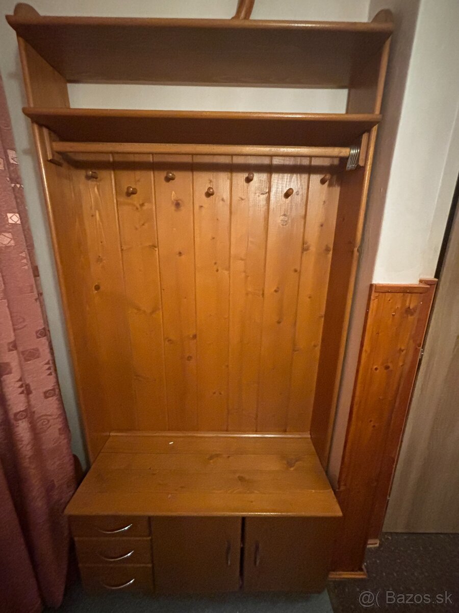 Vešiaková stena do chodby z masívu - 3