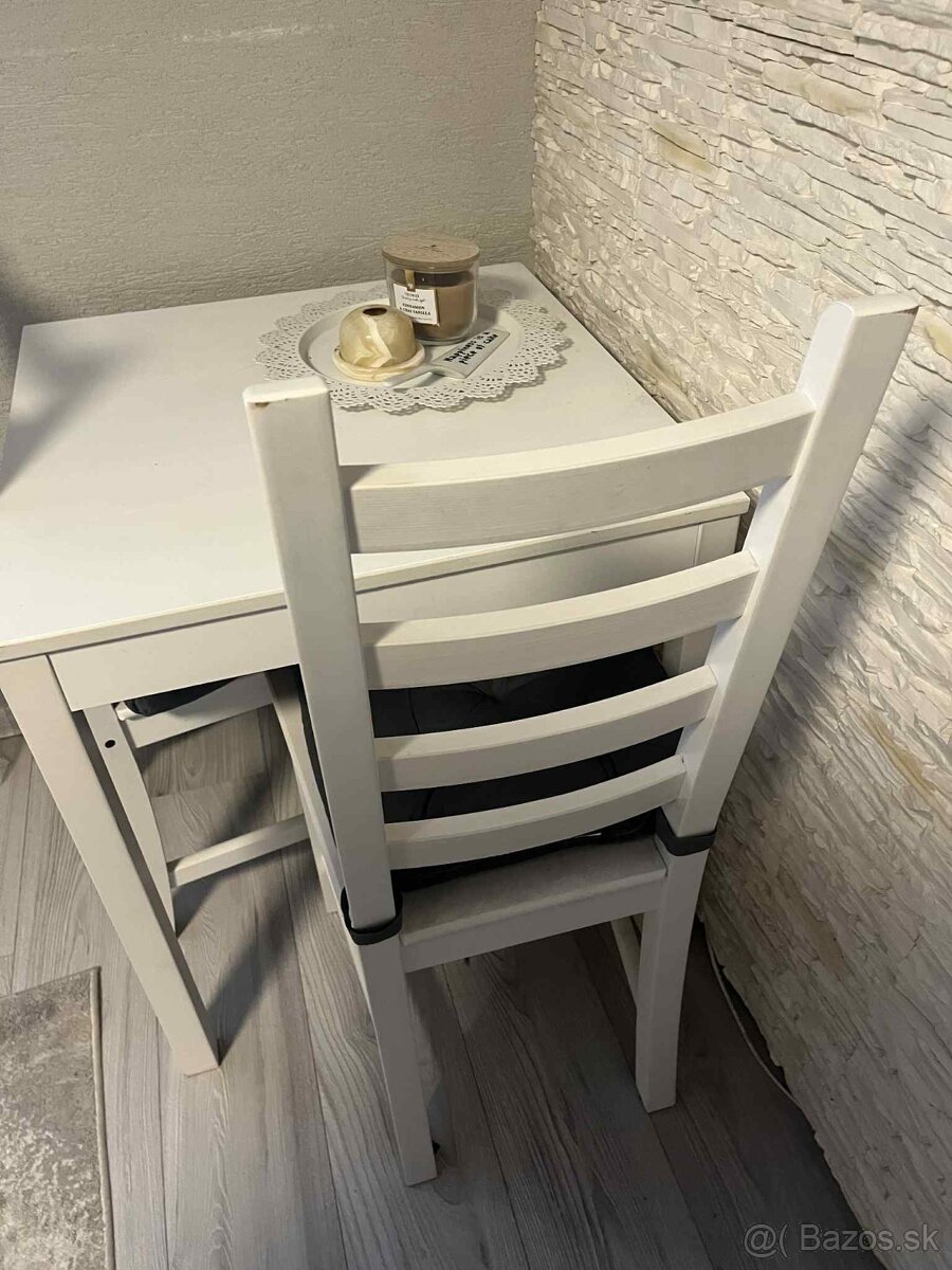 Kuchynsky stol a stolicky - 3