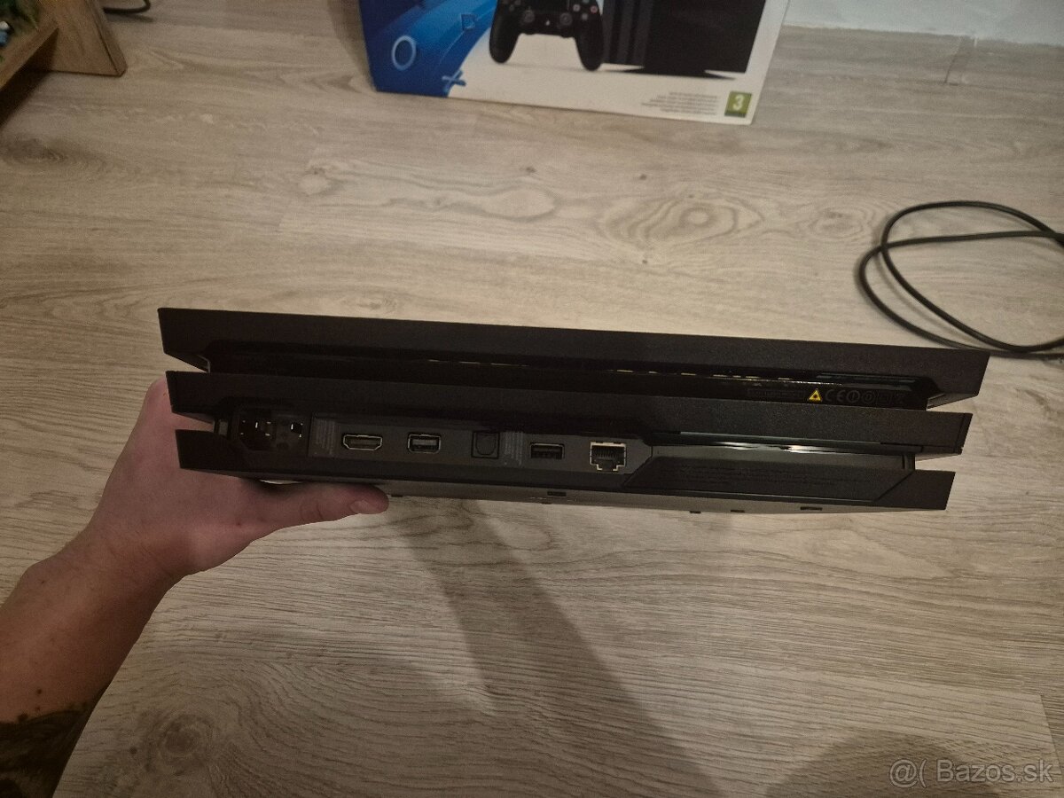 Playstation 4 PRO - 3
