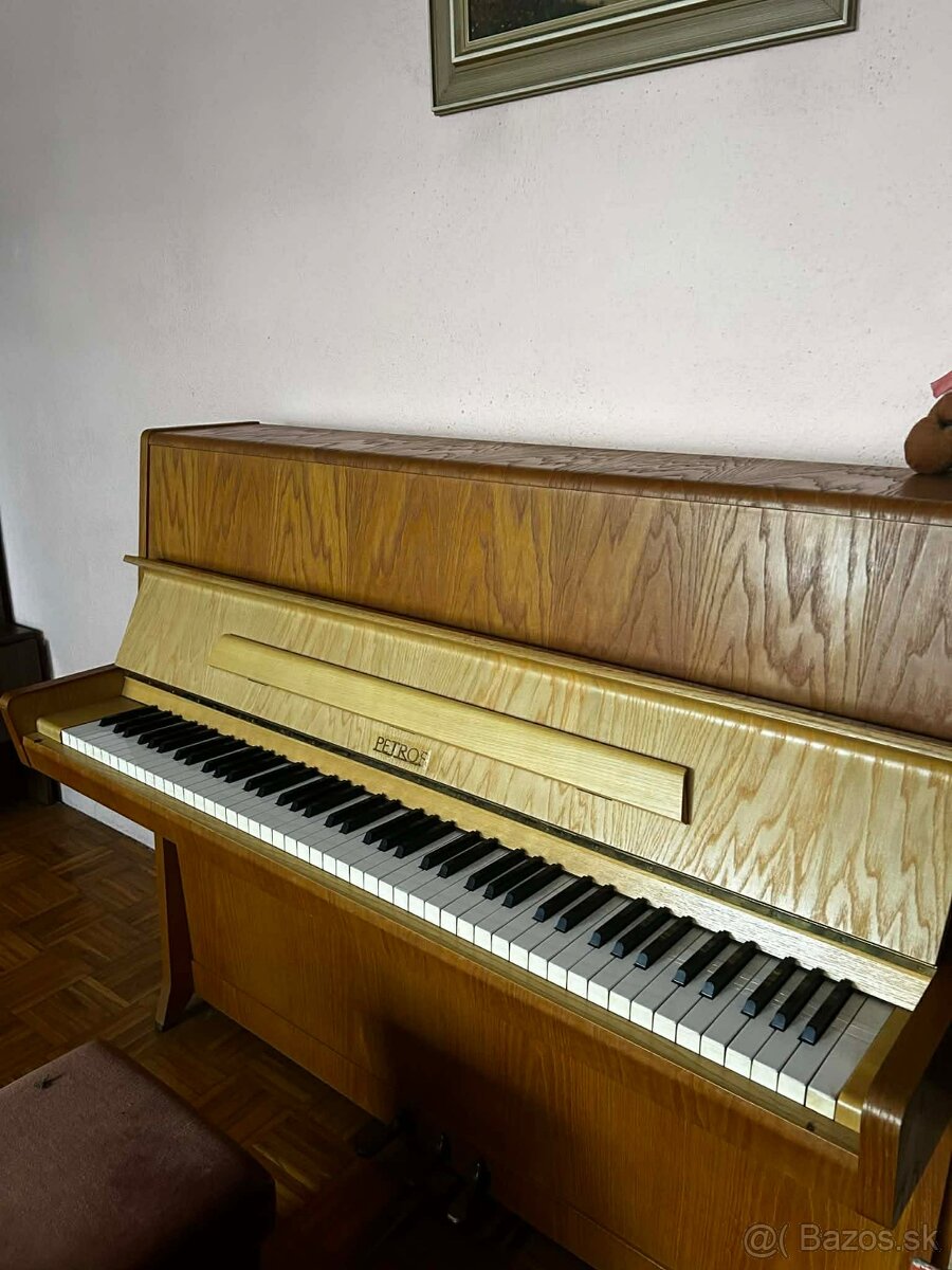 Klavíŕ PETROF - 3