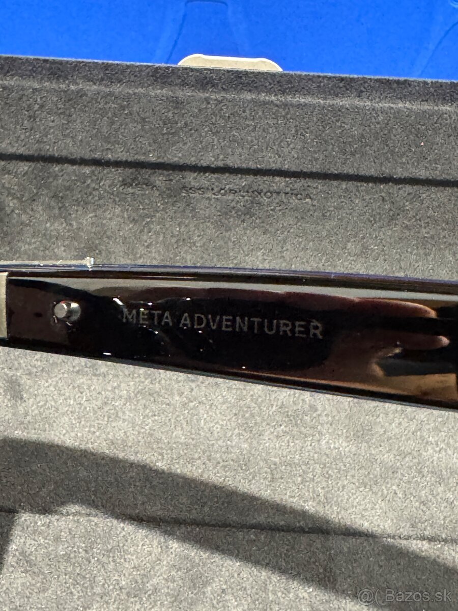 Meta Adventurer – Classic Black / Brown – Charging Case - 3