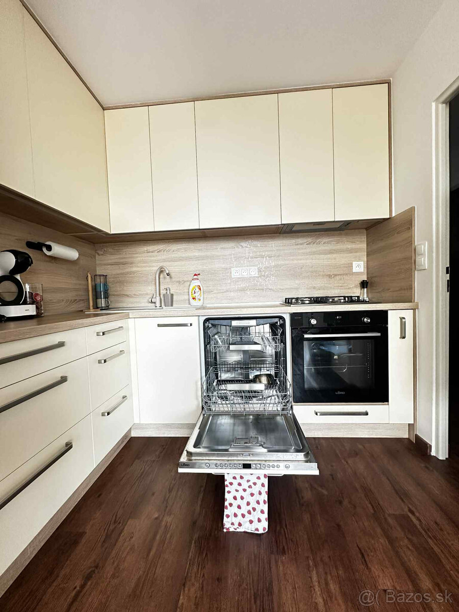 Na prenájom 3 izbový byt po rekonštrukcii s balkónom na uli - 3