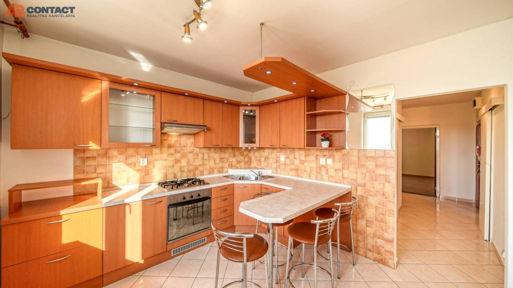 Na predaj priestranný štvorizbový byt s dvoma kúpeľňami - 3