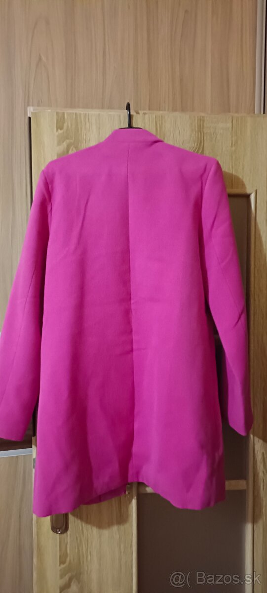 Červené bundy a ružový kabát - 3