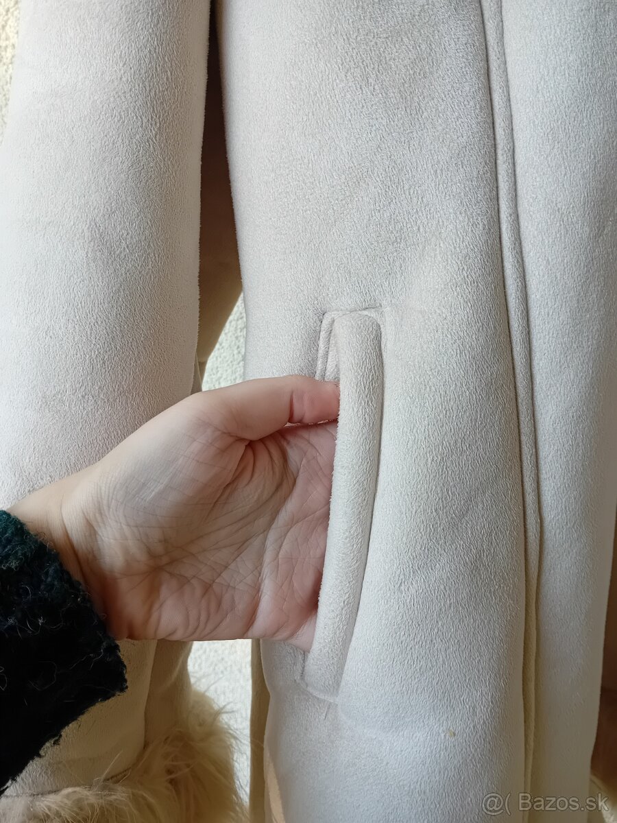 Bielo-krémový kabát s kožušinou a s kapucňou - 3