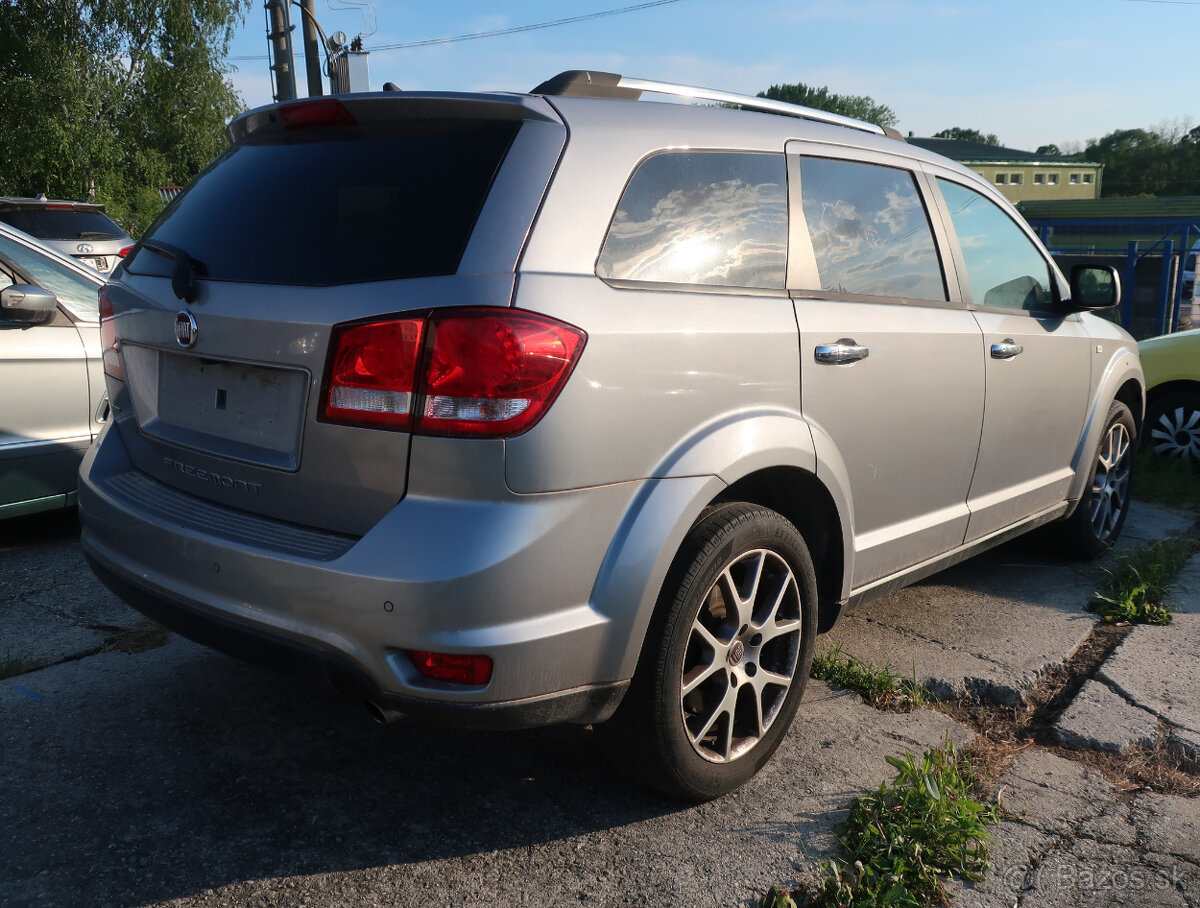 Fiat Freemont 2016 2,0JTDm 4x4, 7-miestny, NAVI, park.kamera - 3