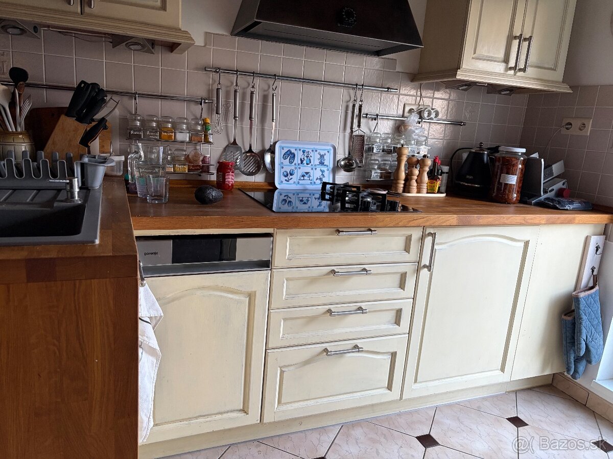 PREDAJ MASIV KUCHYŇA - 3