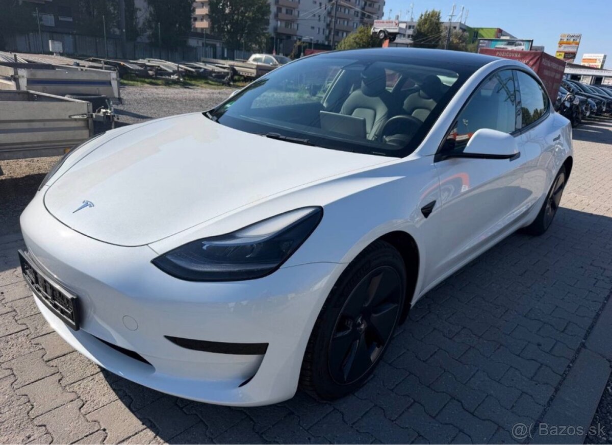 Tesla Model 3 RWD - 3