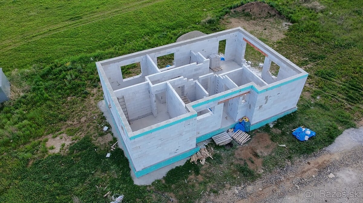 🏗️ ROZOSTAVANÝ RODINNÝ DOM NA PREDAJ – OBEC SVINIA - 3