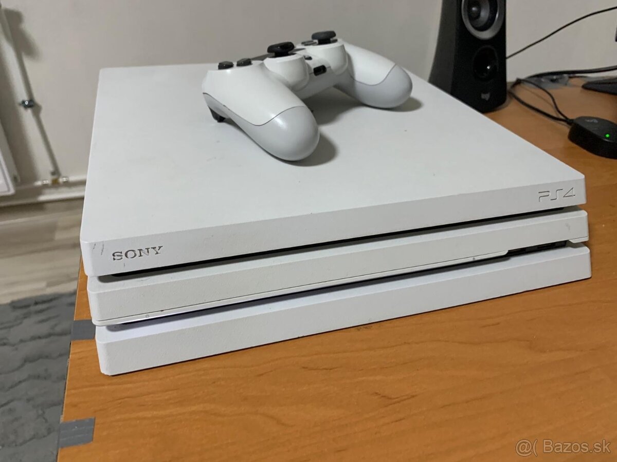 Predám PS4 Pro - 3