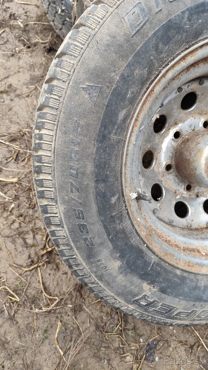 Nissan Terrano 235/70 R15 - 3