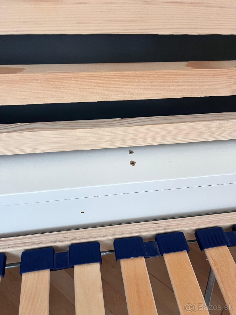 Postel + rošt + drevená zastena - 3