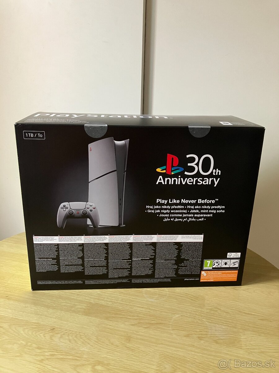 PlayStation 5 30th Anniversary Limited Edition - 3